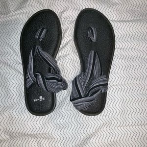 sanuk sandals